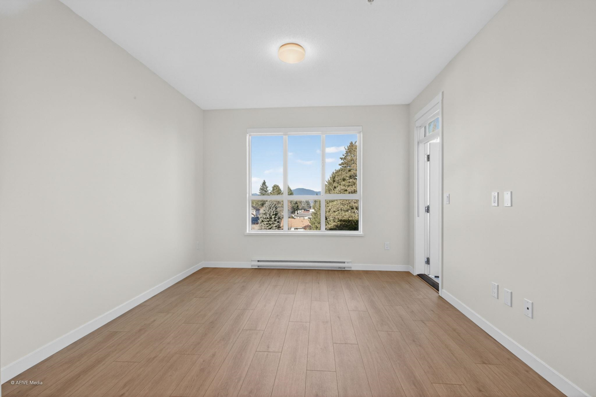 Primary Bathroom Photo of 403 14778 N 106 Avenue Avenue, Surrey, BC