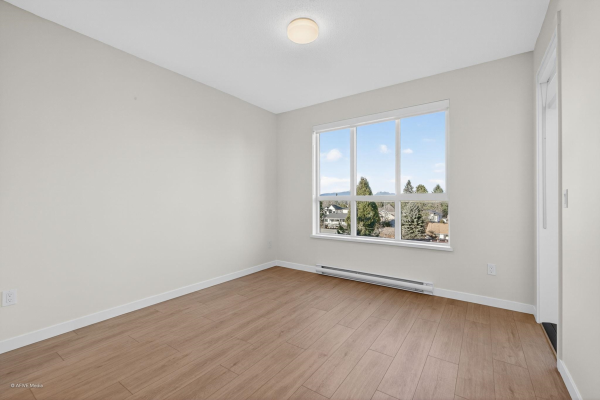 Walk-In Closet Photo of 403 14778 N 106 Avenue Avenue, Surrey, BC