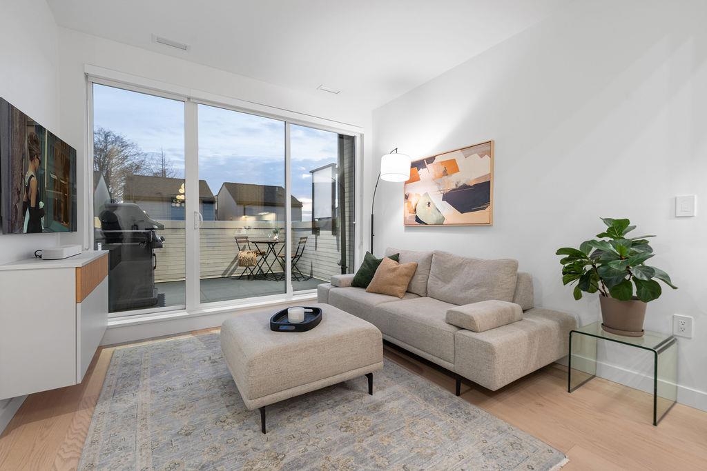 Guest Bathroom Photo of 223 650 E 2nd Street, North Vancouver, BC