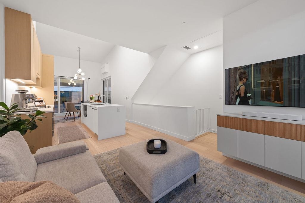 Loft / Bonus Room Photo of 223 650 E 2nd Street, North Vancouver, BC