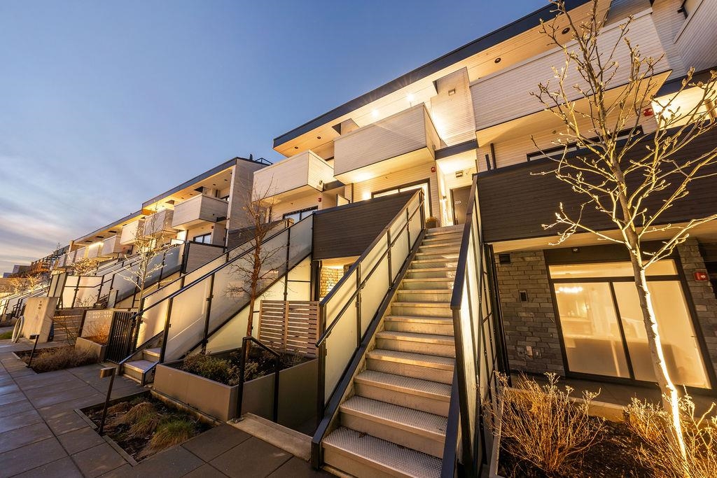Primary Bathroom Photo of 223 650 E 2nd Street, North Vancouver, BC