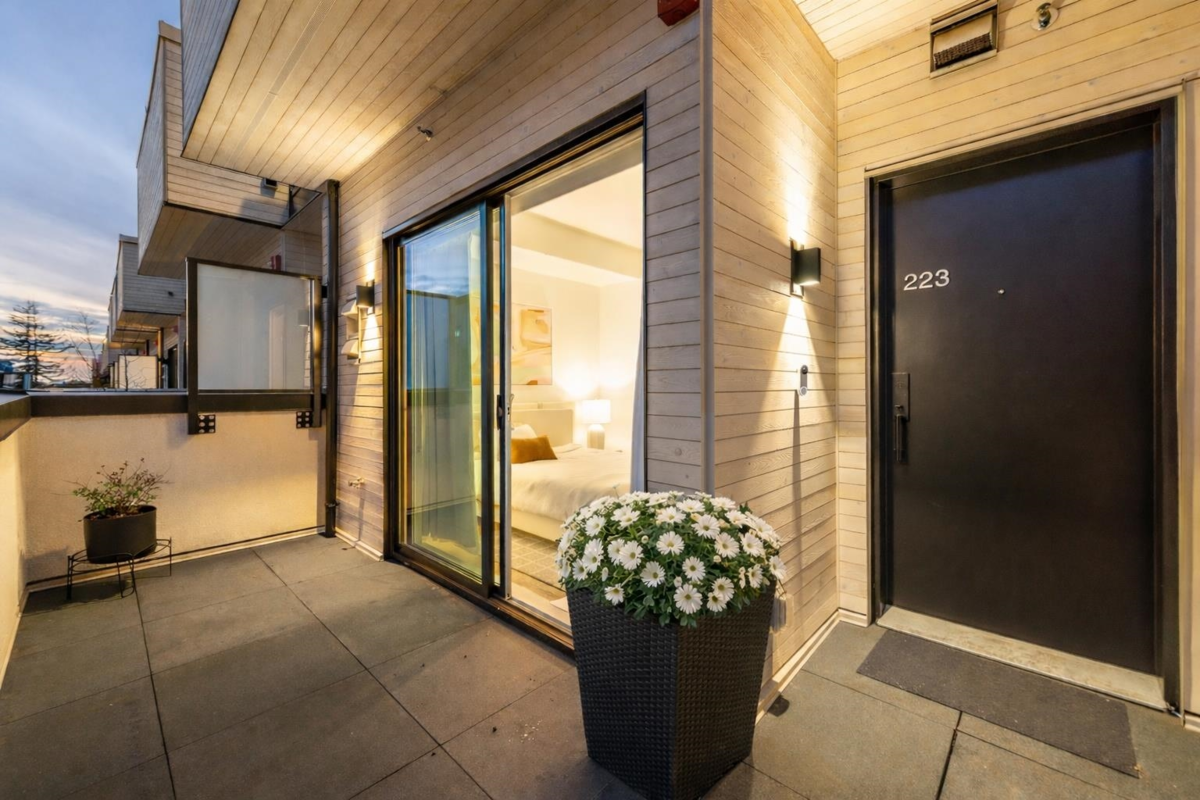 Walk-In Closet Photo of 223 650 E 2nd Street, North Vancouver, BC