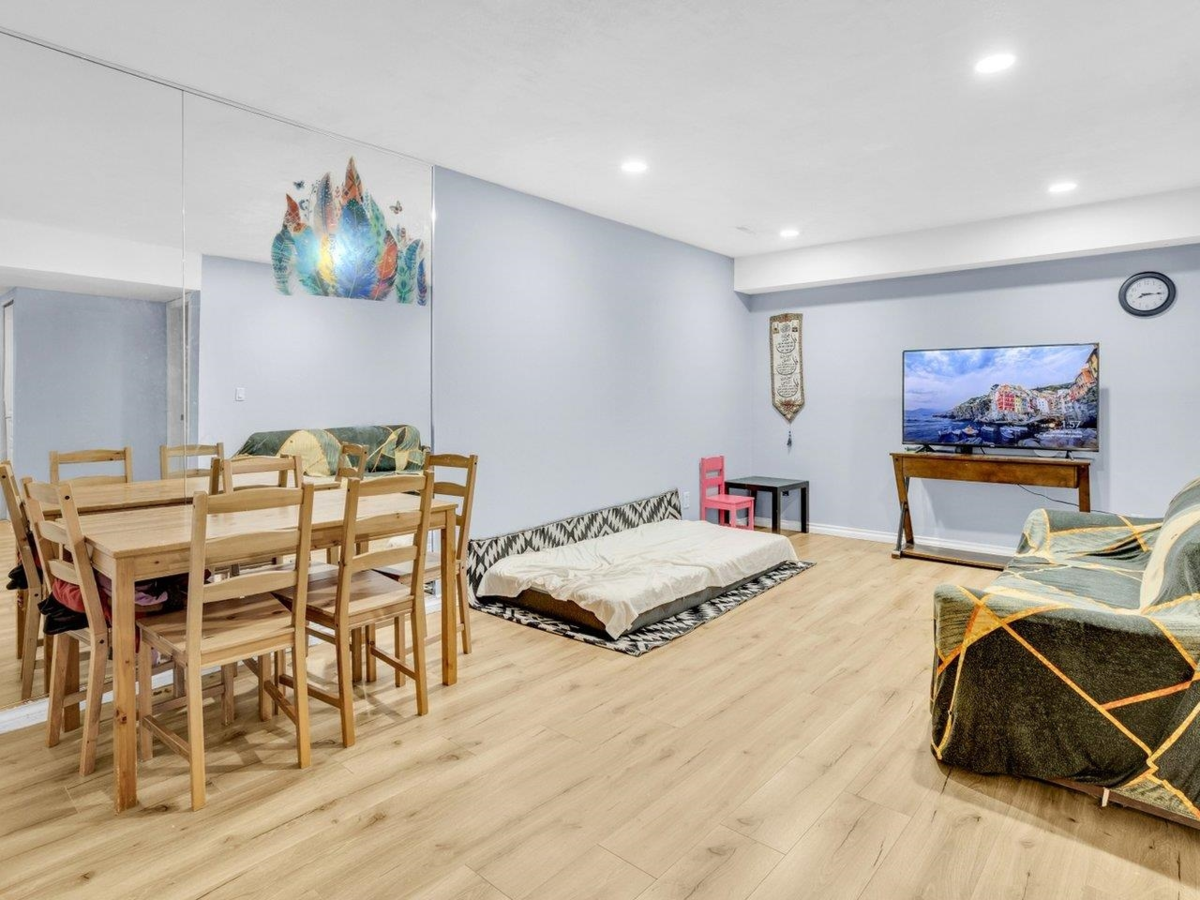 Staircase Photo of 32 13918 58 Avenue, Surrey, BC