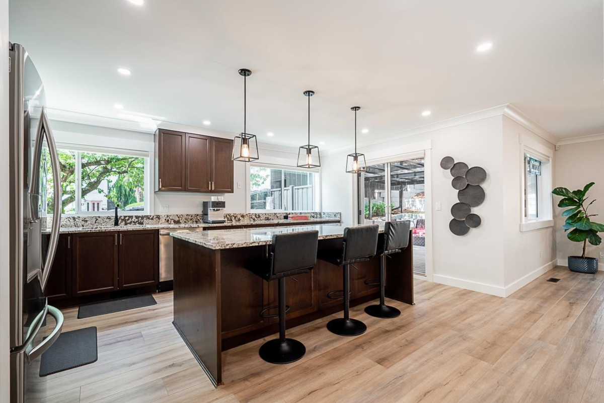 Breakfast Nook Photo of 15807 Columbia Avenue, White Rock, BC