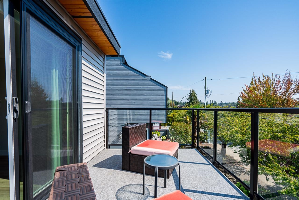 Garage Interior Photo of 15807 Columbia Avenue, White Rock, BC
