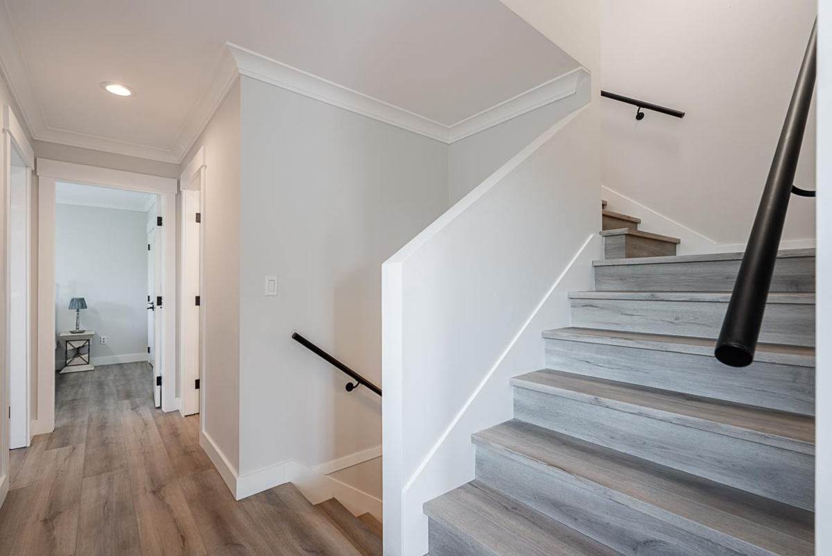 Garden / Landscaping Photo of 15807 Columbia Avenue, White Rock, BC