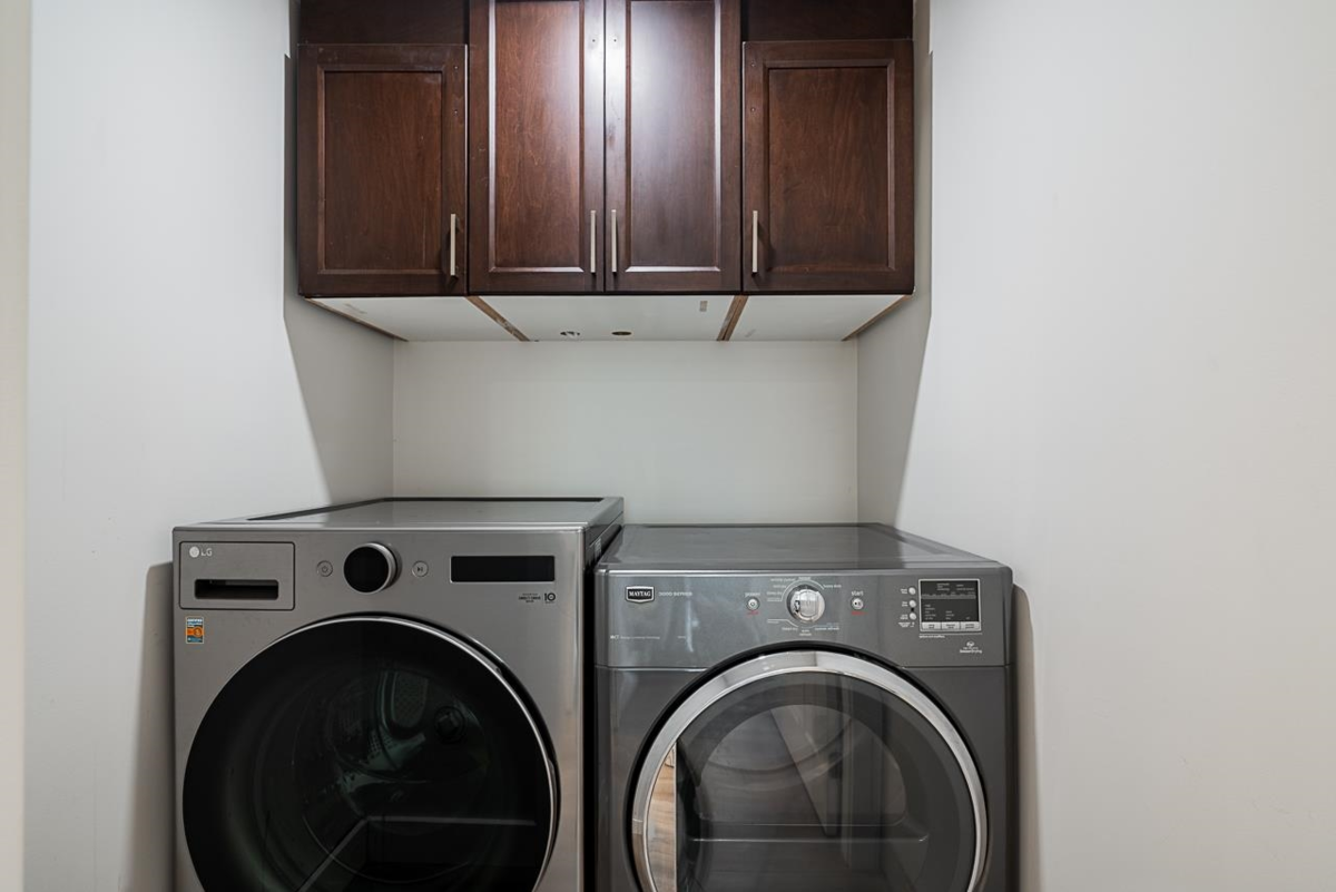 Guest Bathroom Photo of 15807 Columbia Avenue, White Rock, BC