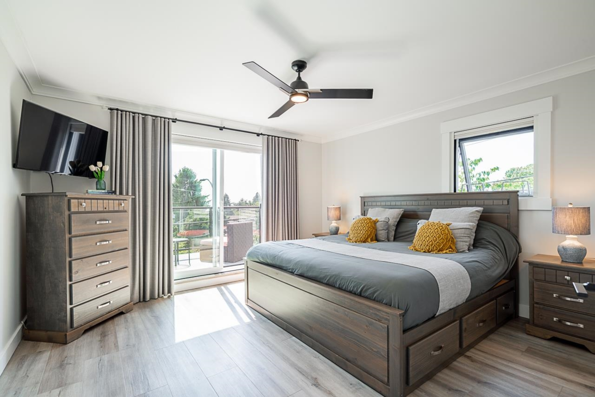 Laundry Room Photo of 15807 Columbia Avenue, White Rock, BC