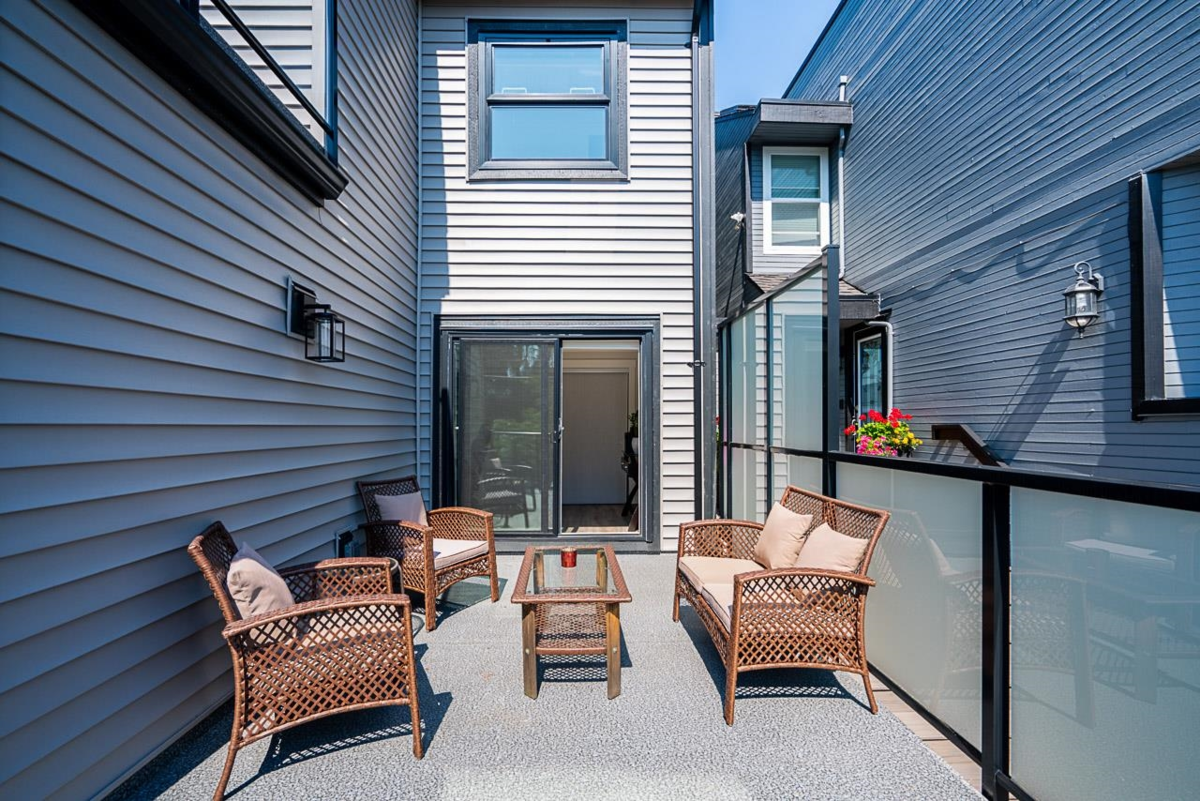 Office / Den Photo of 15807 Columbia Avenue, White Rock, BC