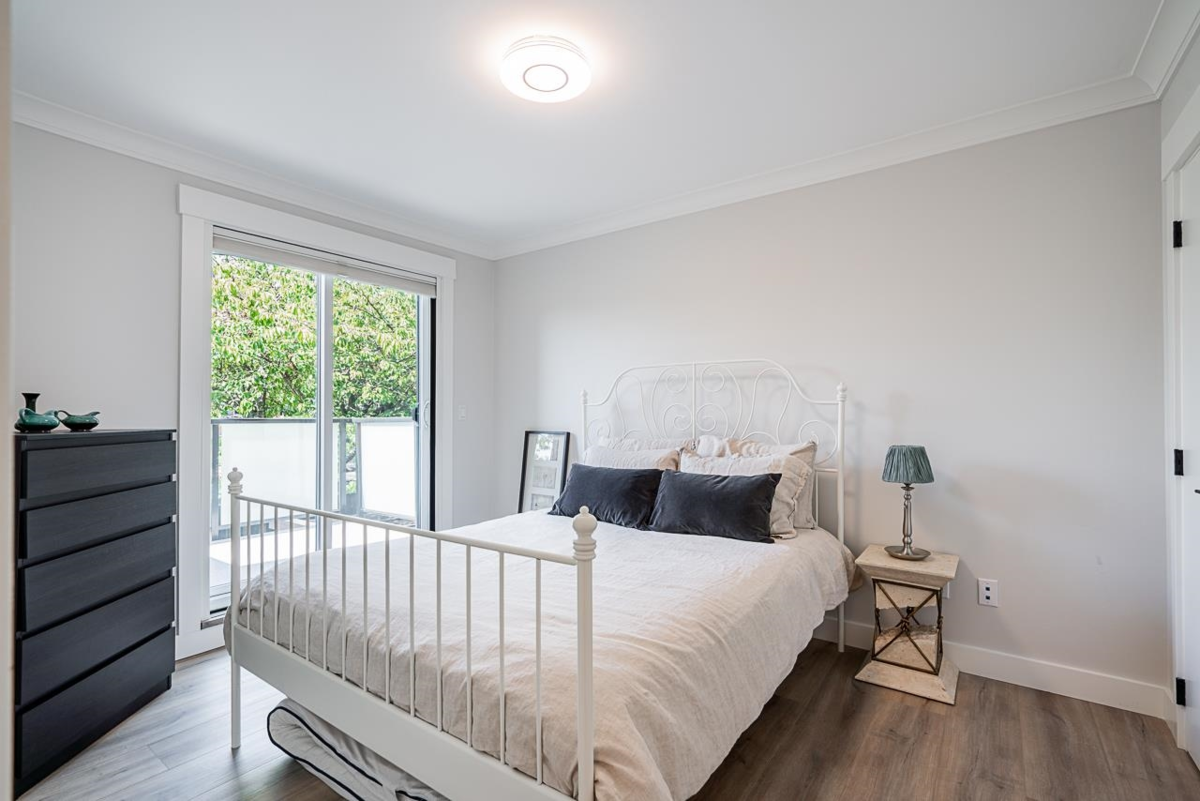 Outdoor Deck Photo of 15807 Columbia Avenue, White Rock, BC