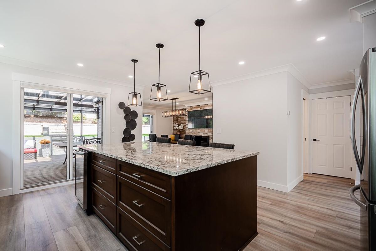 Primary Bathroom Photo of 15807 Columbia Avenue, White Rock, BC