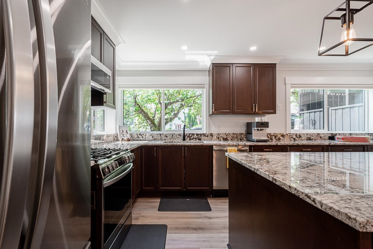 Primary Bedroom Photo of 15807 Columbia Avenue, White Rock, BC