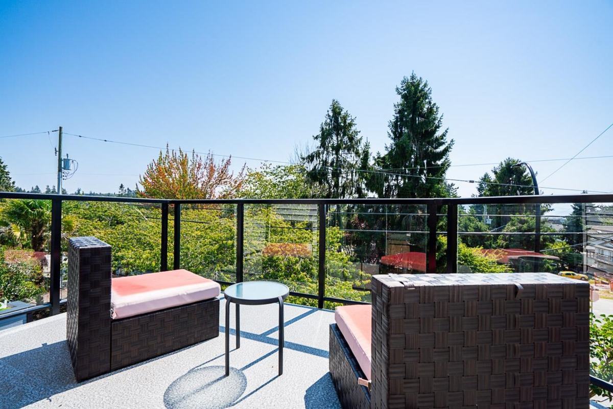 Staircase Photo of 15807 Columbia Avenue, White Rock, BC