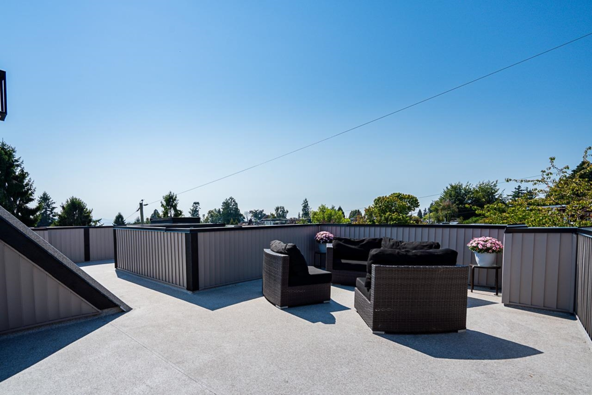 Swimming Pool Photo of 15807 Columbia Avenue, White Rock, BC