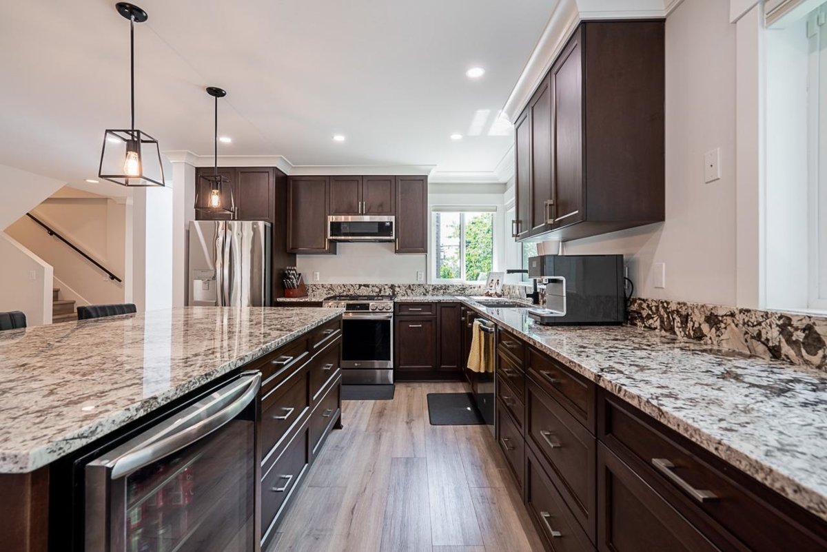 Walk-In Closet Photo of 15807 Columbia Avenue, White Rock, BC