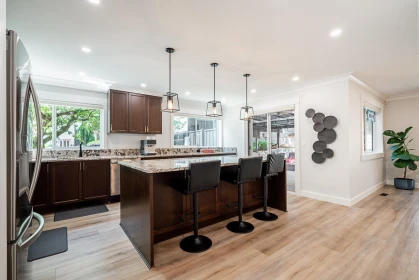 Breakfast Nook Photo of 15807 Columbia Avenue, White Rock, BC
