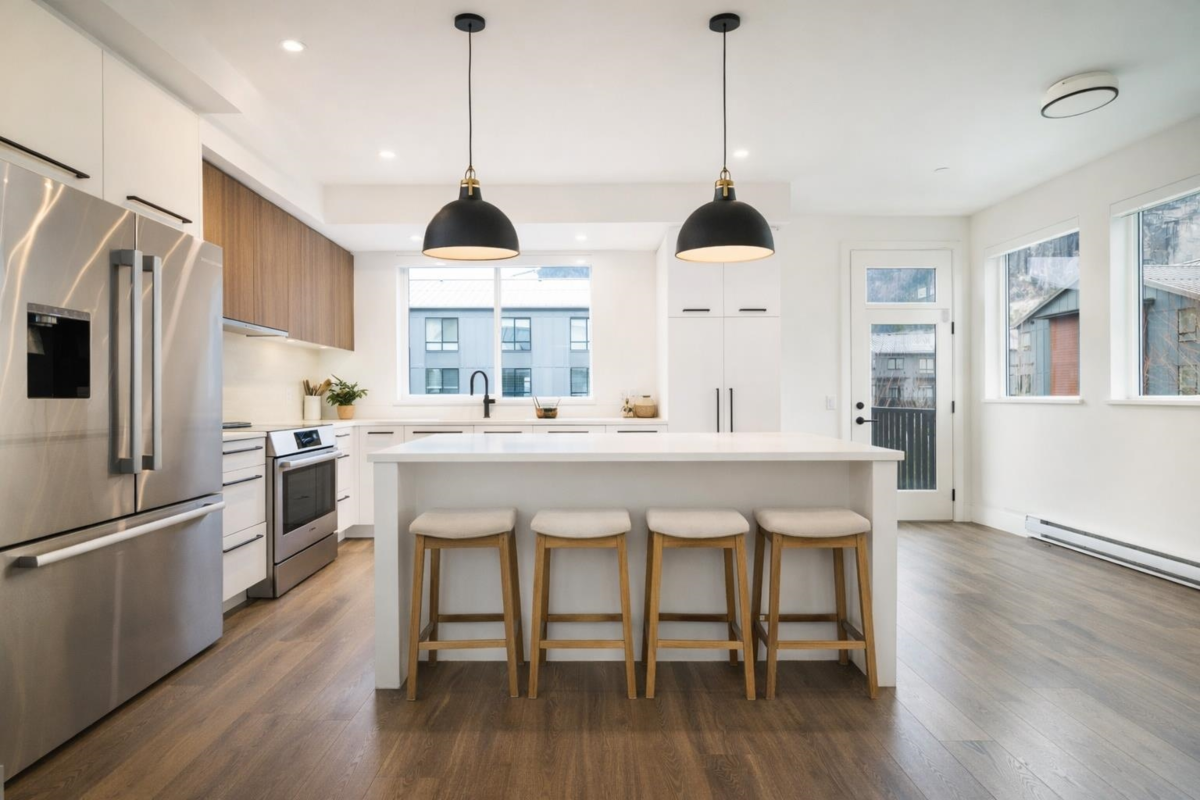Dining Area Photo of 38035 Helm Way, Squamish, BC