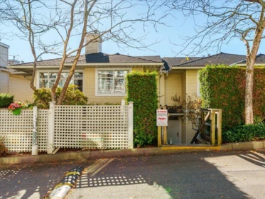 Front Yard Photo of 5 3588 Whitney Place, Vancouver, BC