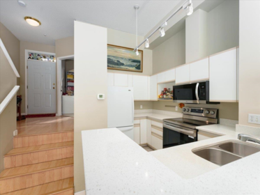 Kitchen Photo of 5 3588 Whitney Place, Vancouver, BC