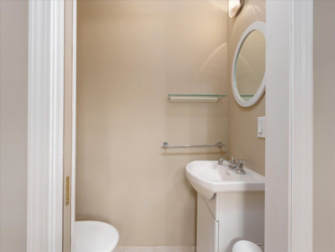 Primary Bathroom Photo of 5 3588 Whitney Place, Vancouver, BC