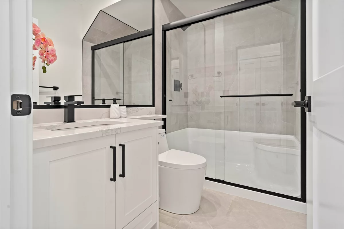 Guest Bathroom Photo of 5 9340 General Currie Road, Richmond, BC