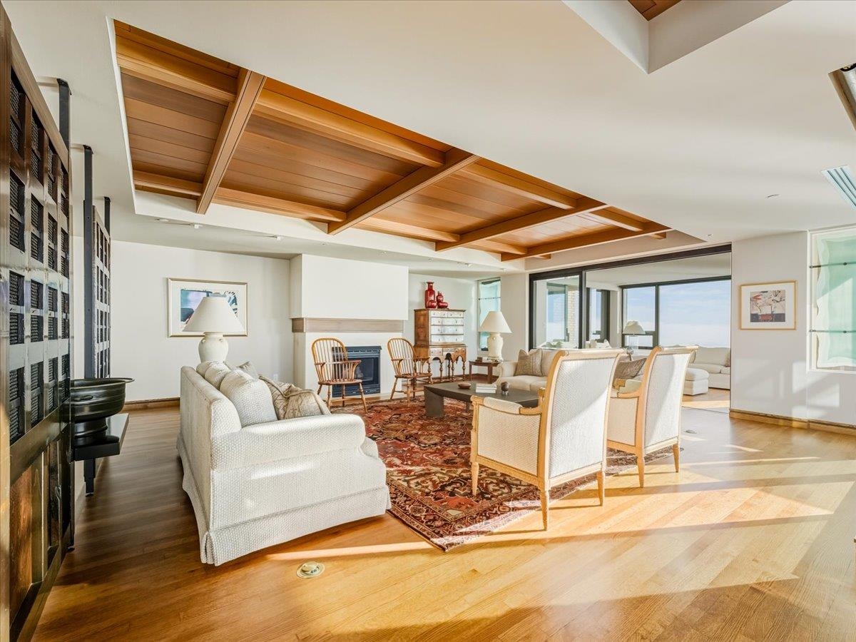 Breakfast Nook Photo of 10 2250 Bellevue Avenue, West Vancouver, BC