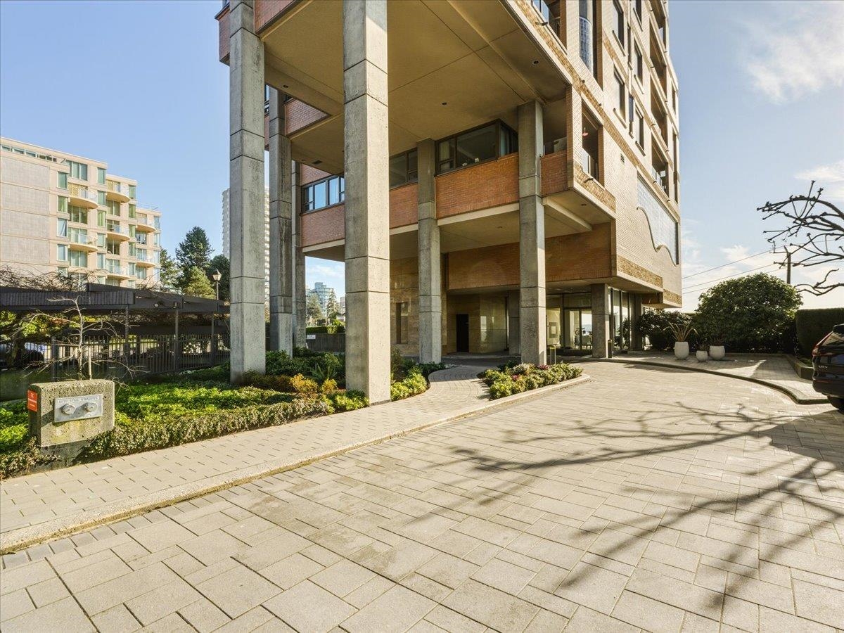 Exterior Rear Photo of 10 2250 Bellevue Avenue, West Vancouver, BC