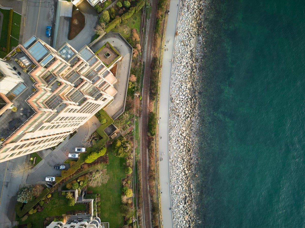 Fitness Center Photo Near 10 2250 Bellevue Avenue, West Vancouver, BC