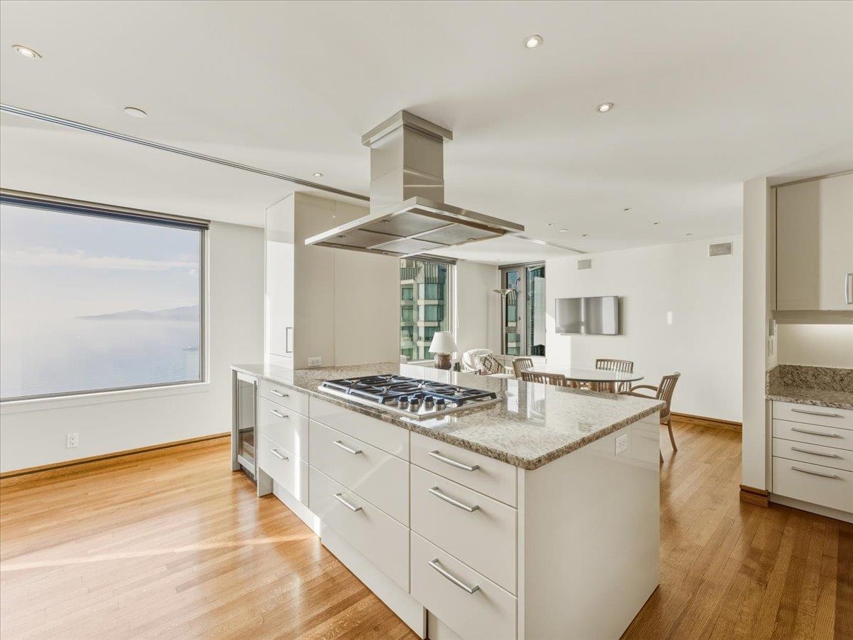 Powder Room Photo of 10 2250 Bellevue Avenue, West Vancouver, BC