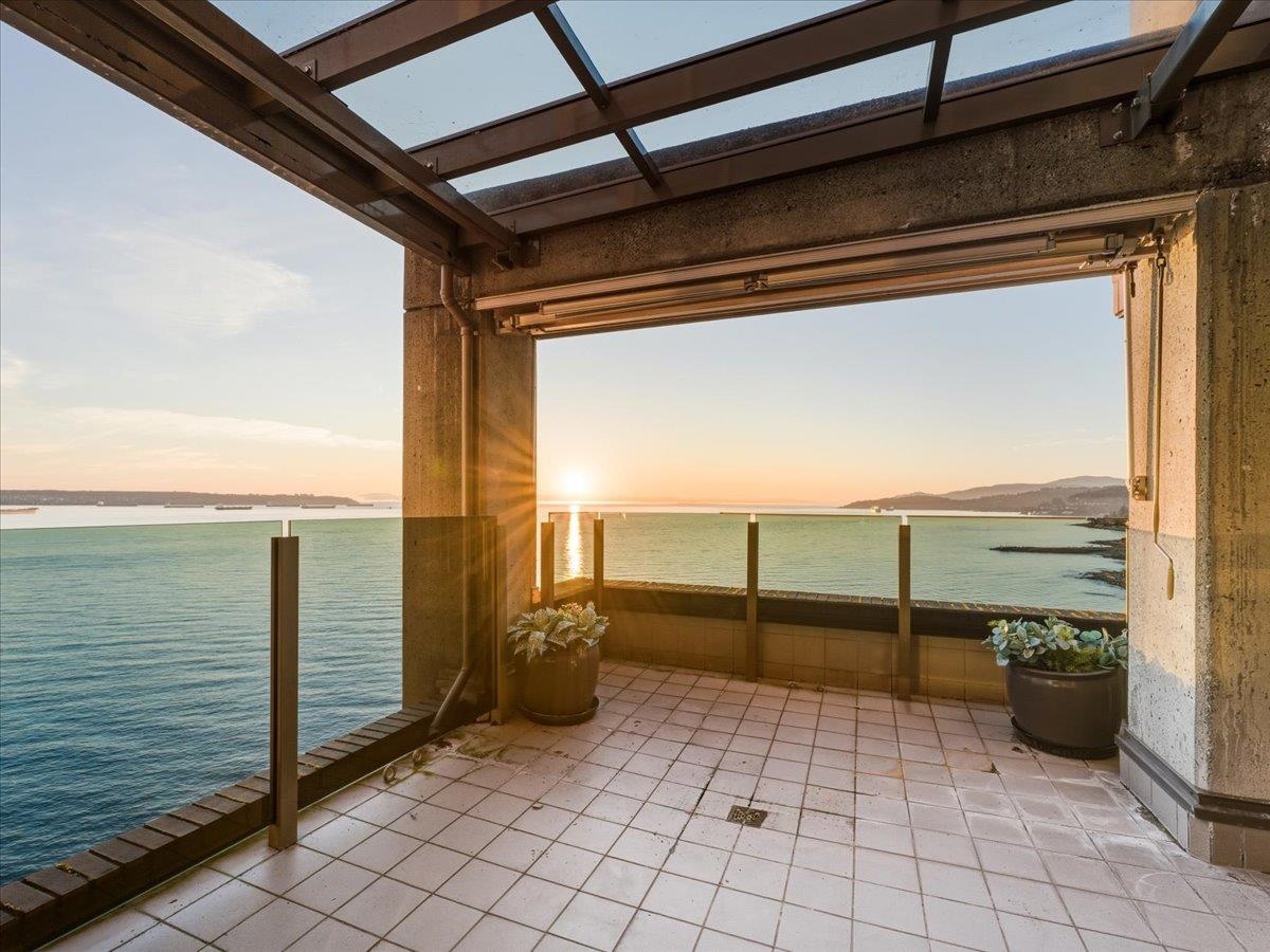Primary Bathroom Photo of 10 2250 Bellevue Avenue, West Vancouver, BC