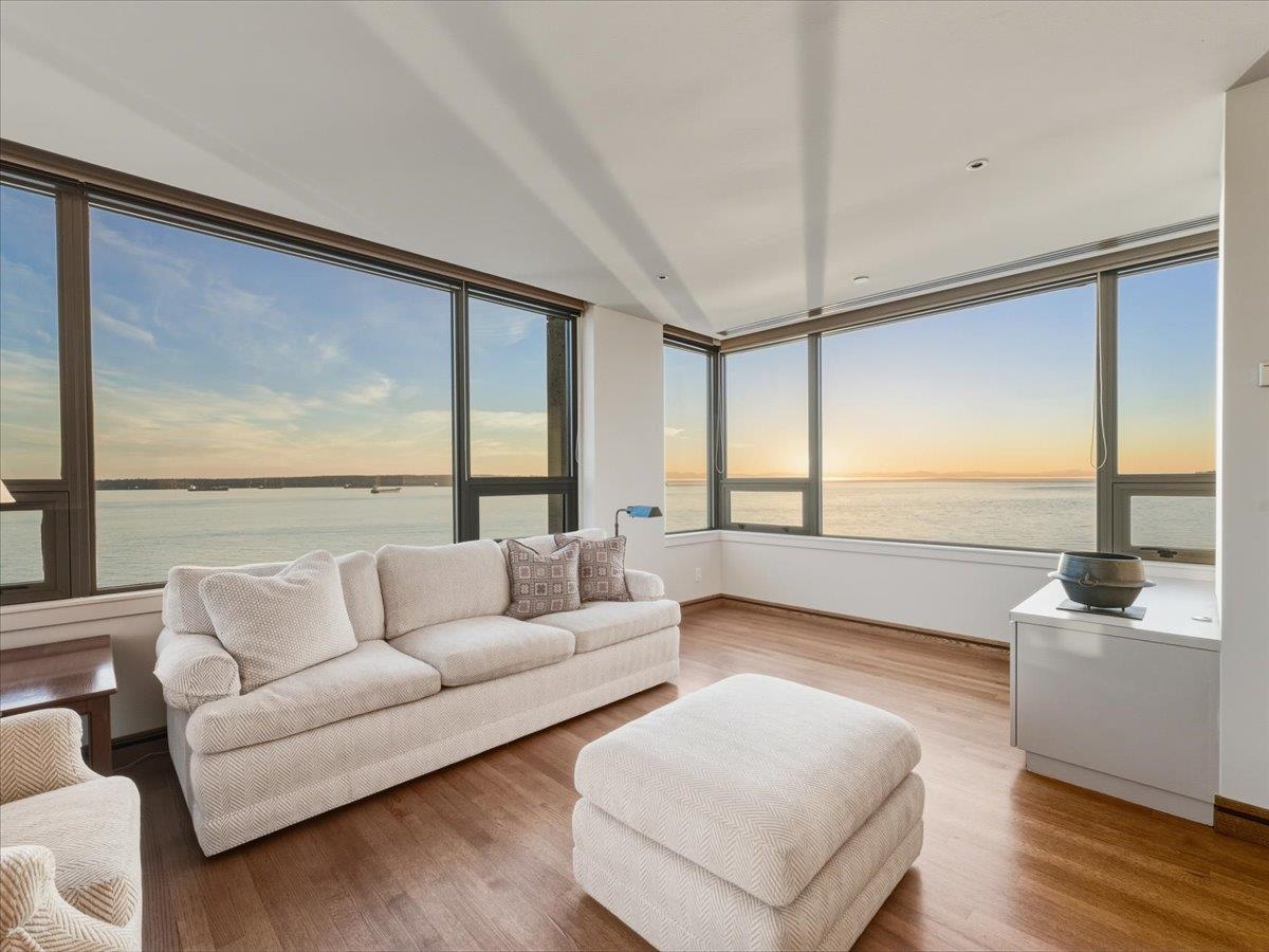 Primary Bedroom Photo of 10 2250 Bellevue Avenue, West Vancouver, BC