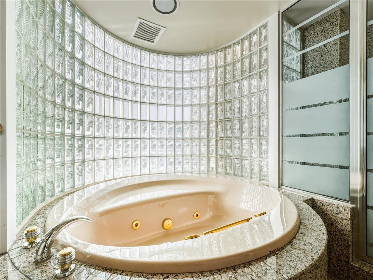 Staircase Photo of 10 2250 Bellevue Avenue, West Vancouver, BC