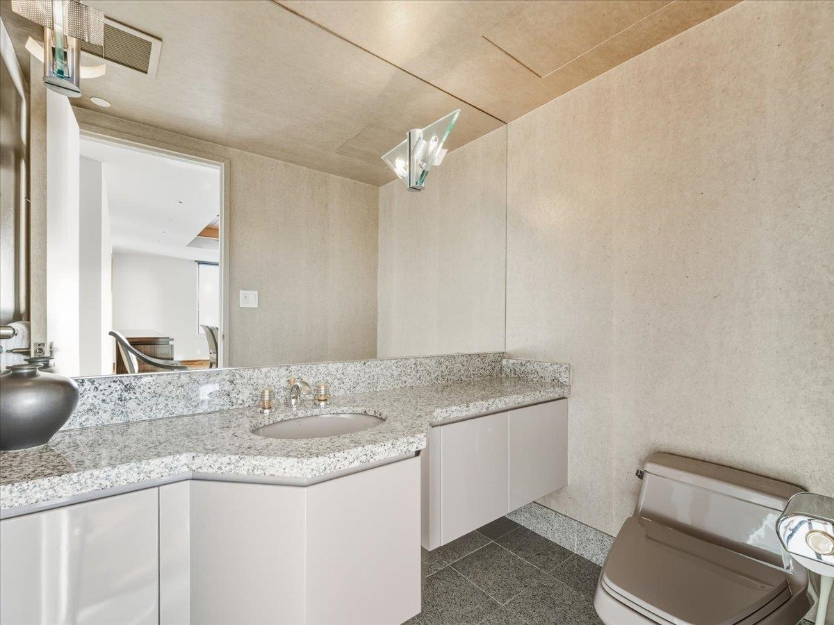 Swimming Pool Photo of 10 2250 Bellevue Avenue, West Vancouver, BC