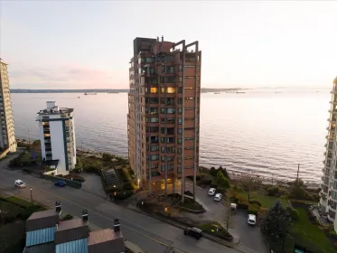 10 2250 Bellevue Avenue, West Vancouver, BC