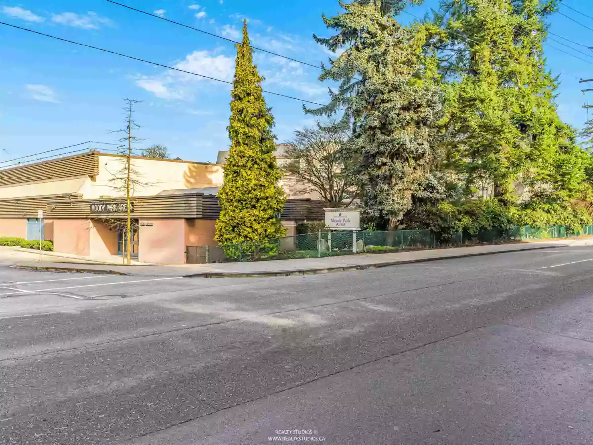 Hallway Photo of 303 708 Eighth Avenue, New Westminster, BC