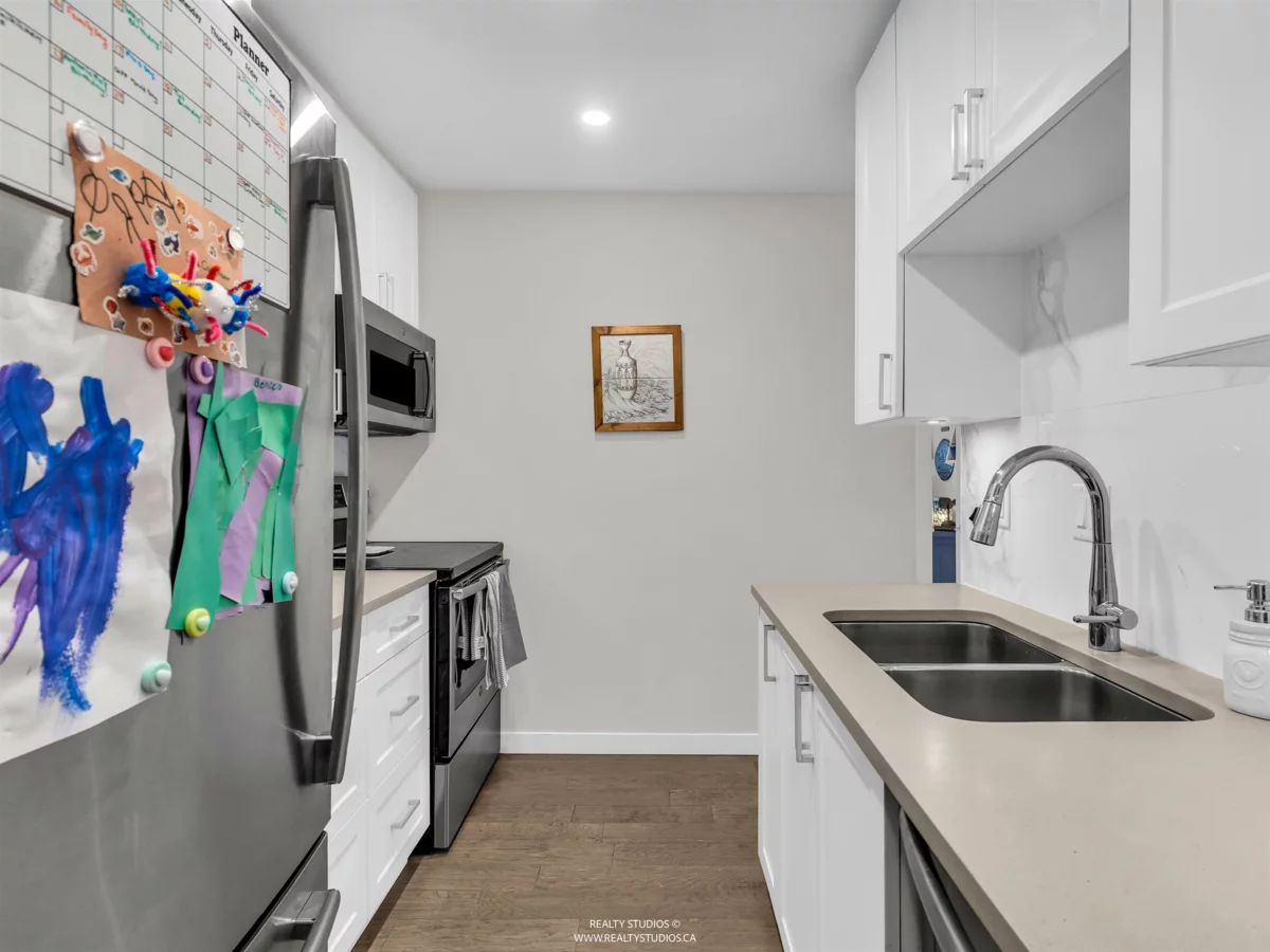 Kitchen Photo of 303 708 Eighth Avenue, New Westminster, BC