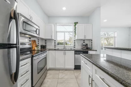 Kitchen Island Photo of 112 2330 Wilson Avenue, Port Coquitlam, BC