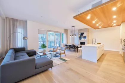 201 6707 Nelson Avenue, West Vancouver, BC