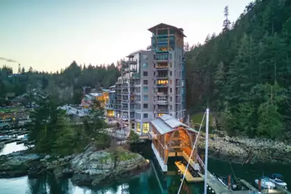 Front exterior of 201 6707 Nelson Avenue, West Vancouver, BC