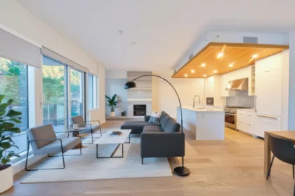 Kitchen Island Photo of 201 6707 Nelson Avenue, West Vancouver, BC
