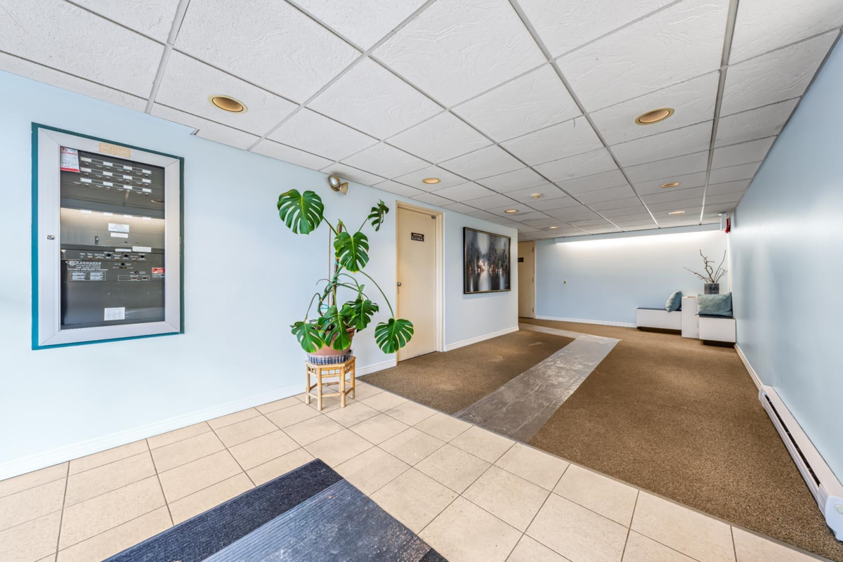 Basement Recreation Room Photo of 307 315 Tenth Street, New Westminster, BC