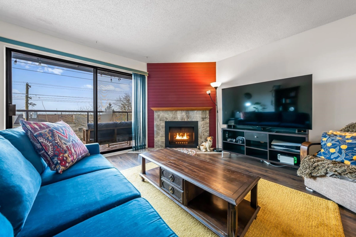 Family Room Photo of 307 315 Tenth Street, New Westminster, BC