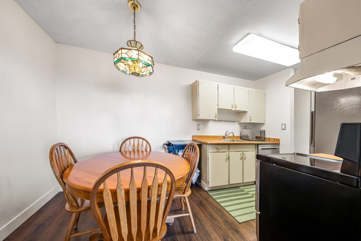 Kitchen Island Photo of 307 315 Tenth Street, New Westminster, BC