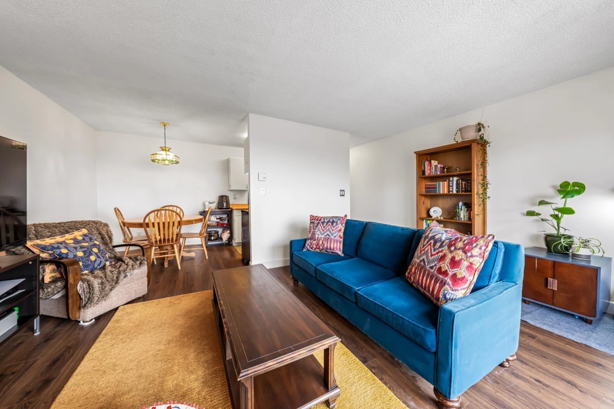 Kitchen Photo of 307 315 Tenth Street, New Westminster, BC