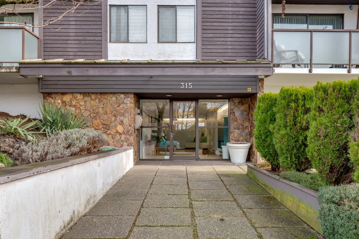 Mudroom Photo of 307 315 Tenth Street, New Westminster, BC