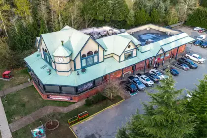 Front Yard Photo of 102 15385 101a Avenue, Surrey, BC