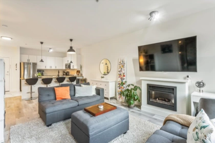 Kitchen Photo of 102 15385 101a Avenue, Surrey, BC