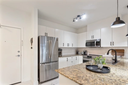 Primary Bathroom Photo of 102 15385 101a Avenue, Surrey, BC