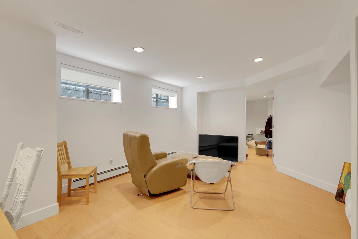 Backyard Photo of 907 Sprice Avenue, Coquitlam, BC