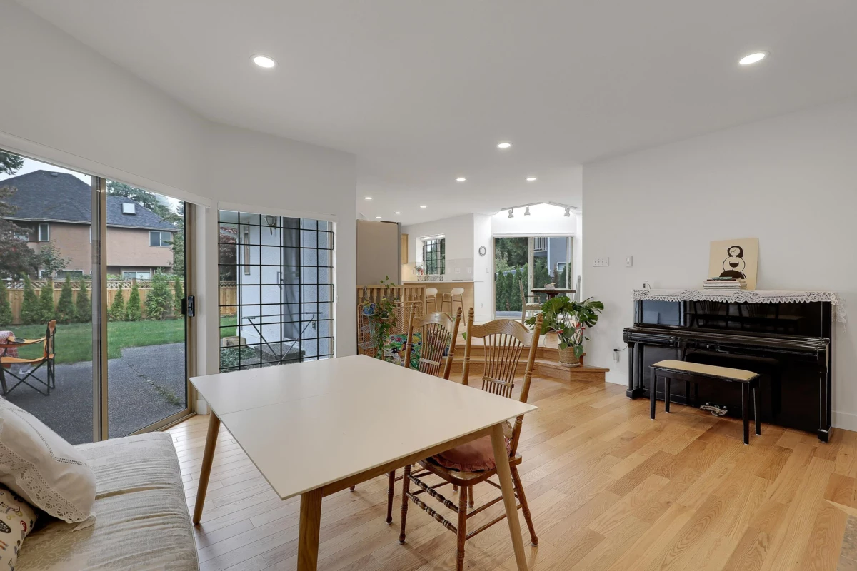 Breakfast Nook Photo of 907 Sprice Avenue, Coquitlam, BC